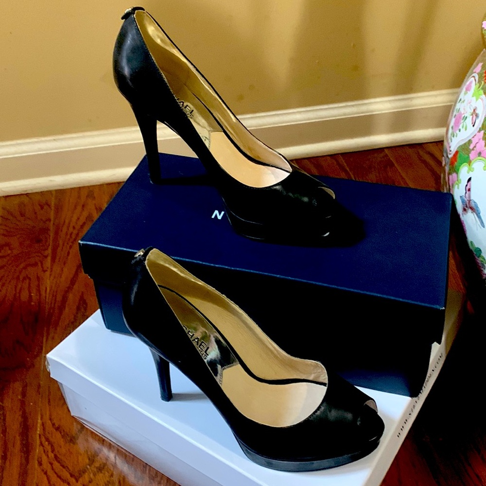 michael kors high heels beige
